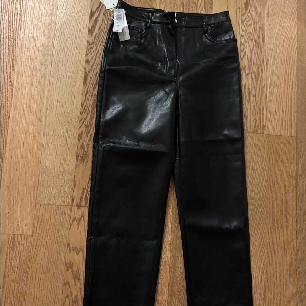 NWT Aritzia Melina Cropped Black Pants in Size 6